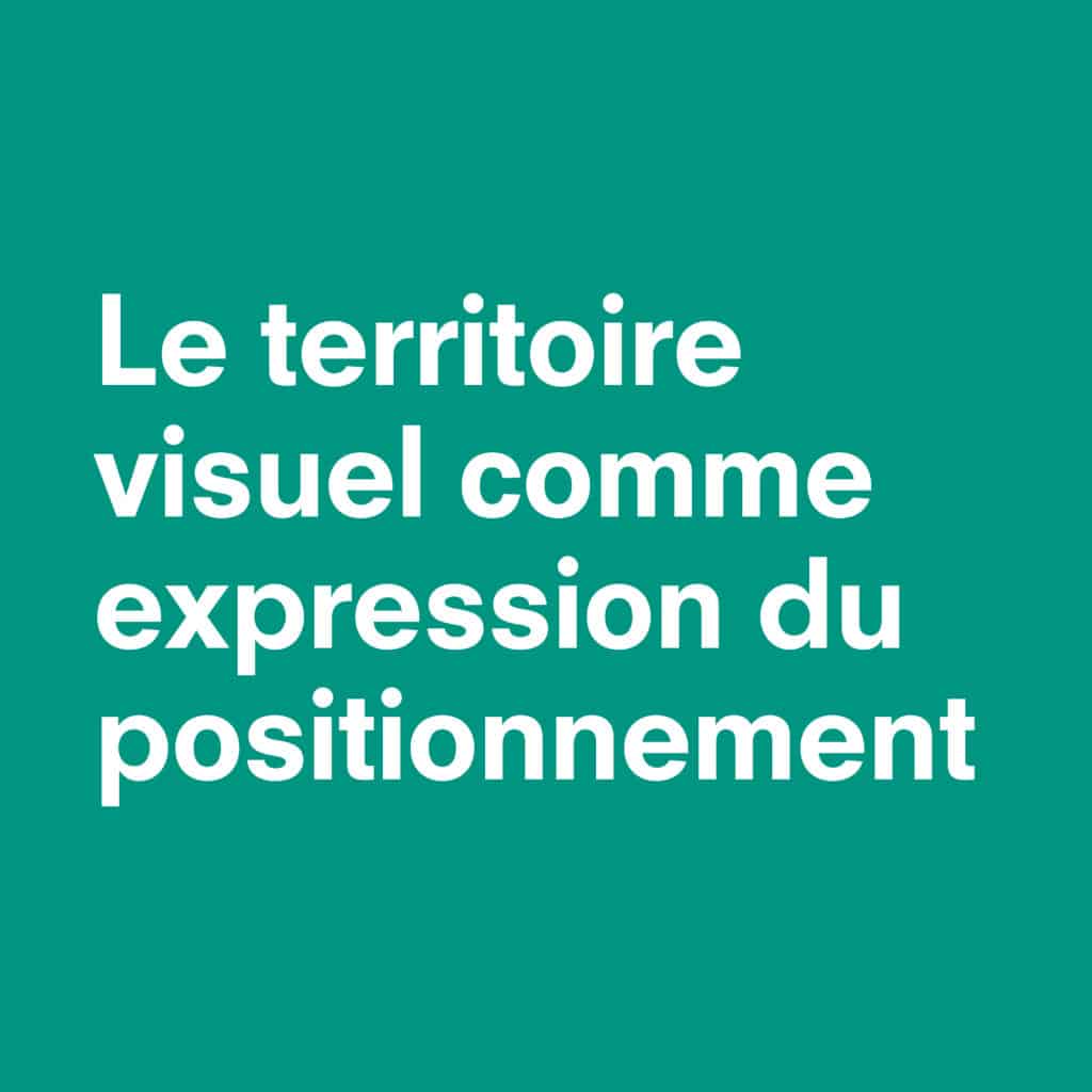 Le texte français en blanc sur fond sarcelle se lit comme suit : Le territoire visuel comme expression du positionnement - conçu pour vous aider à faire passer votre message visuellement.